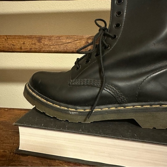 Dr. Martens 1460 Black Smooth Leather Lace Up Boots 8 Hole Classic Military Docs - Picture 5 of 14